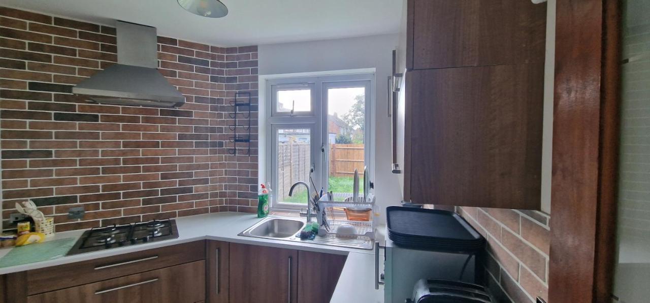 Ritzs Place Northolt  Exterior foto