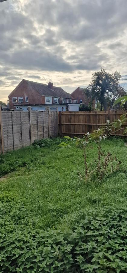 Ritzs Place Northolt  Exterior foto