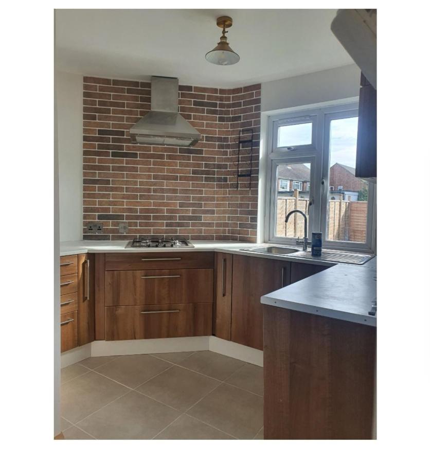 Ritzs Place Northolt  Exterior foto